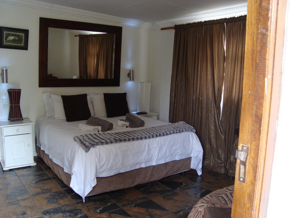 44 On Ennis Guest Lodge And Restaurant - No Load Sheddding Ermelo Phòng bức ảnh