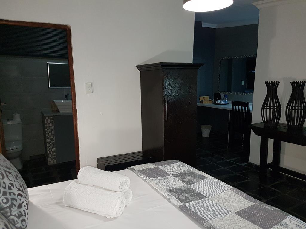 44 On Ennis Guest Lodge And Restaurant - No Load Sheddding Ermelo Ngoại thất bức ảnh