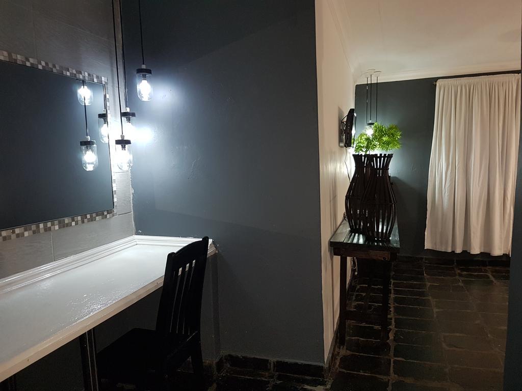 44 On Ennis Guest Lodge And Restaurant - No Load Sheddding Ermelo Ngoại thất bức ảnh
