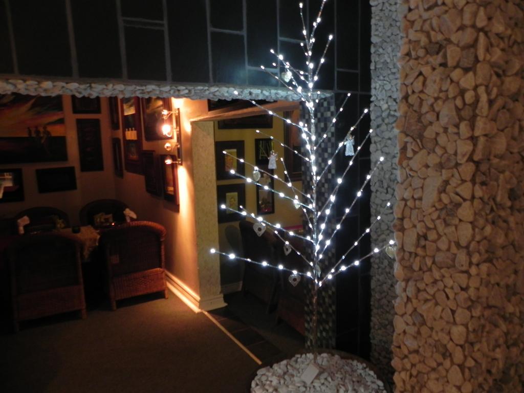 44 On Ennis Guest Lodge And Restaurant - No Load Sheddding Ermelo Ngoại thất bức ảnh